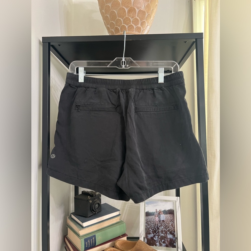 Lululemon black shorts